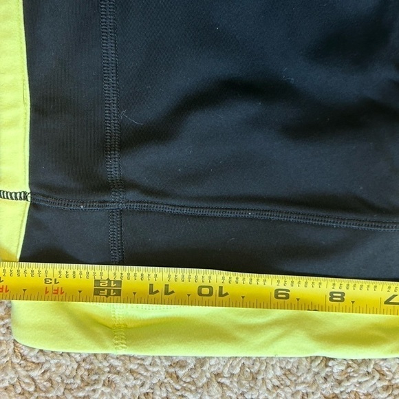 VICTORIA’S SECRET VSX SPORT KNOCKOUT CROP CAPRI LEGGINGS BLACK & VOLT YELLOW, SP - Picture 6 of 8